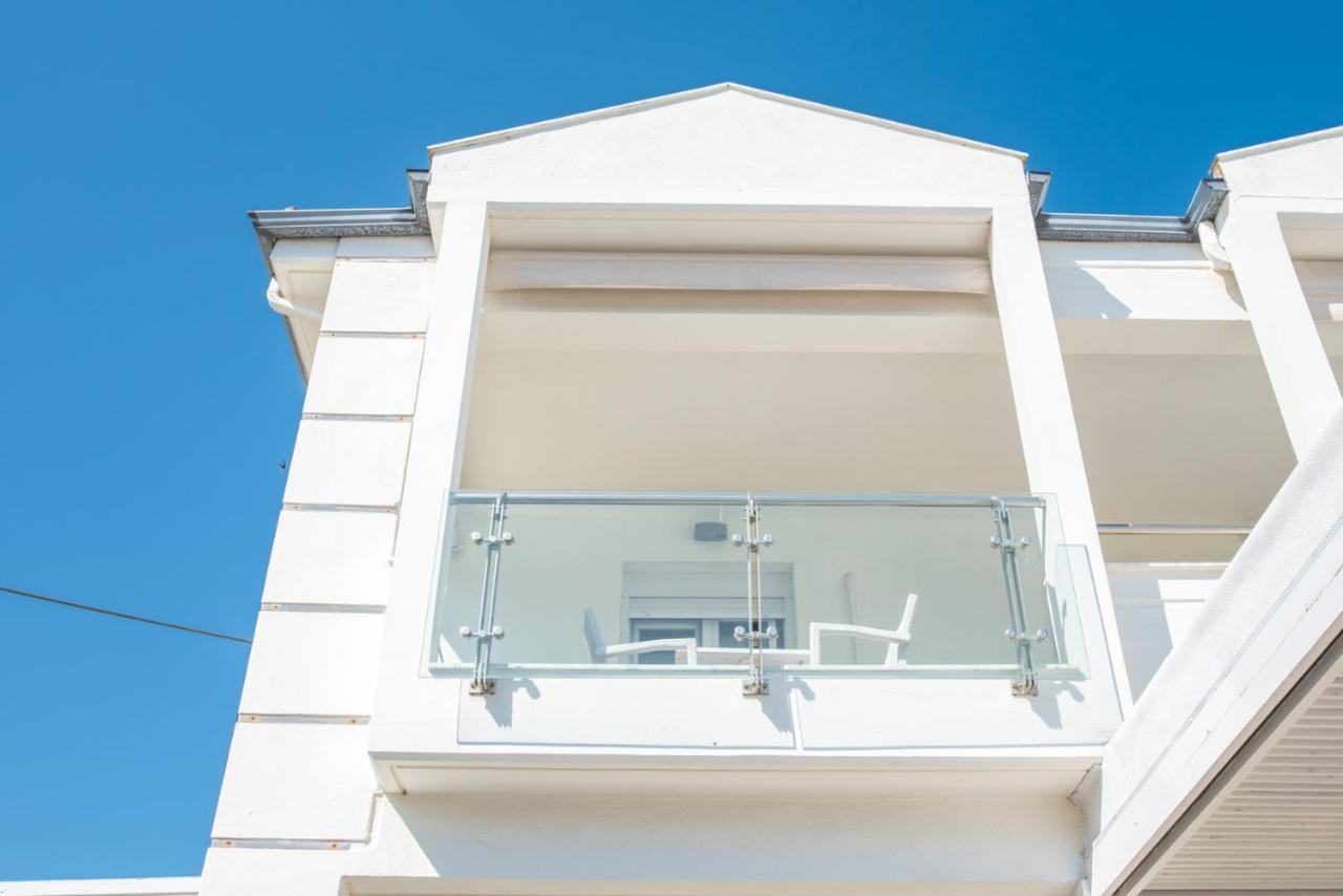 Vertigo Seaside Apartments Nikíti Eksteriør bilde