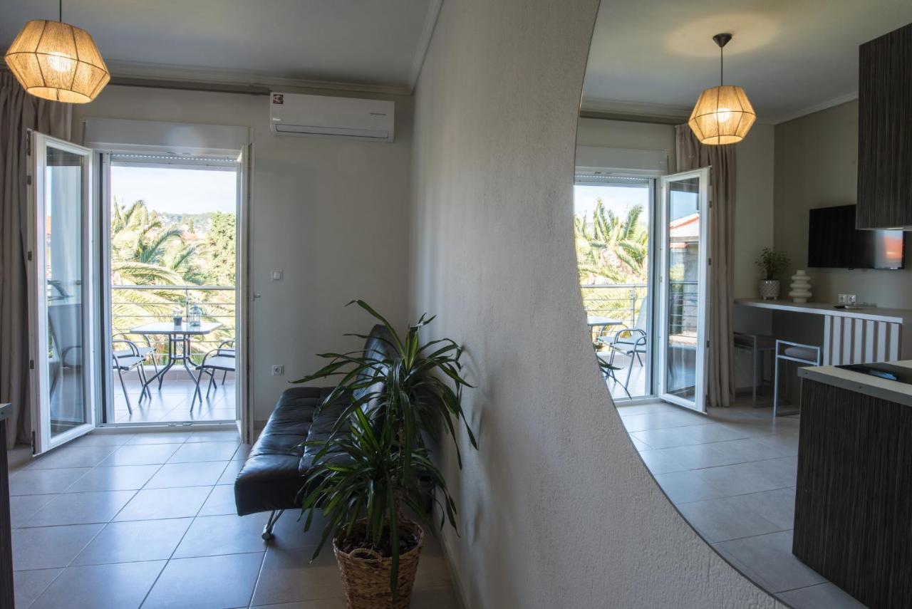 Vertigo Seaside Apartments Nikíti Eksteriør bilde