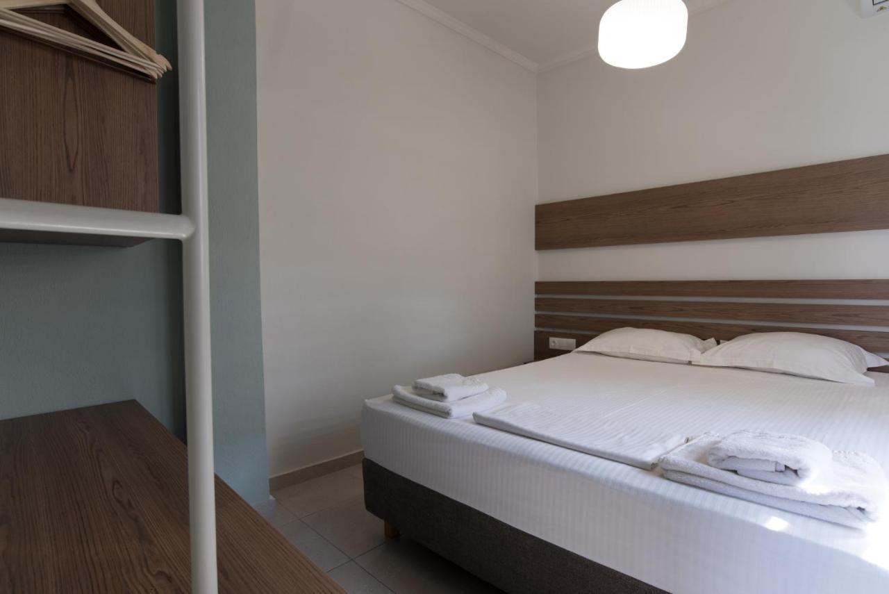 Vertigo Seaside Apartments Nikíti Eksteriør bilde