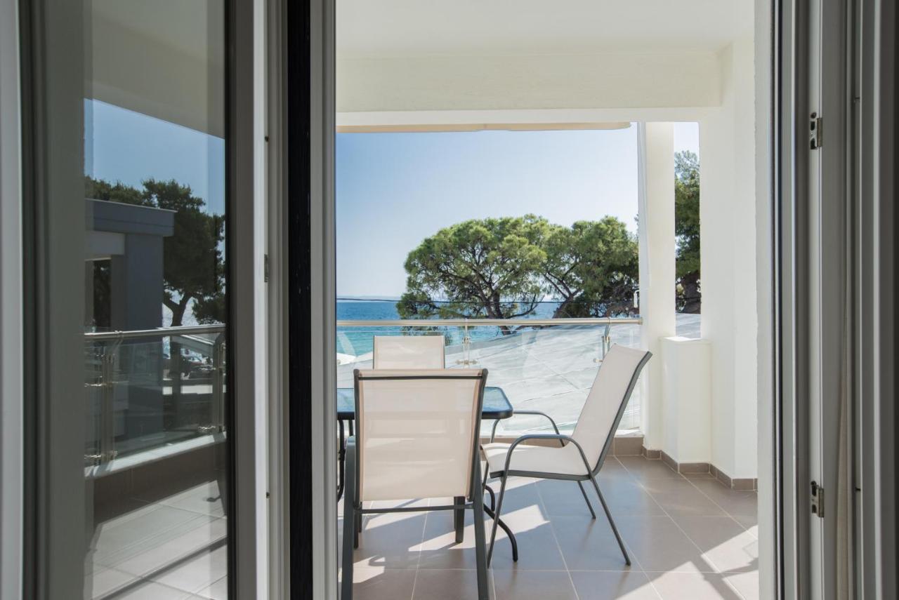 Vertigo Seaside Apartments Nikíti Eksteriør bilde