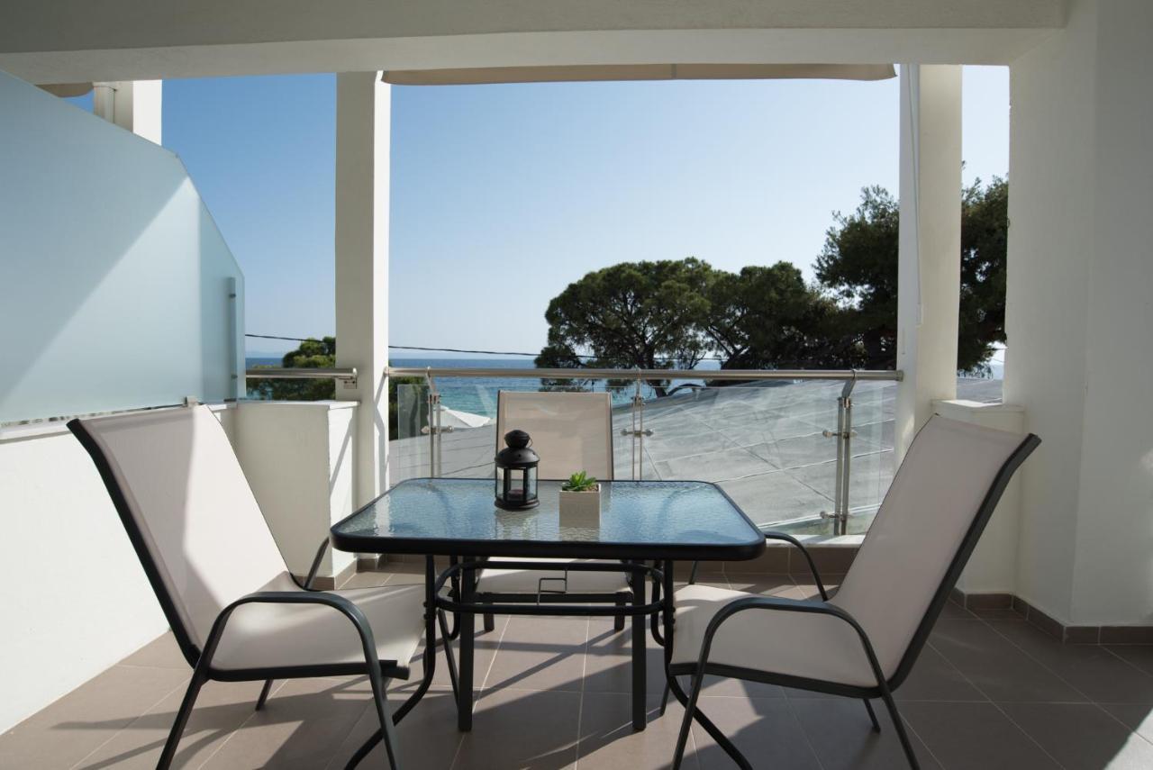 Vertigo Seaside Apartments Nikíti Eksteriør bilde